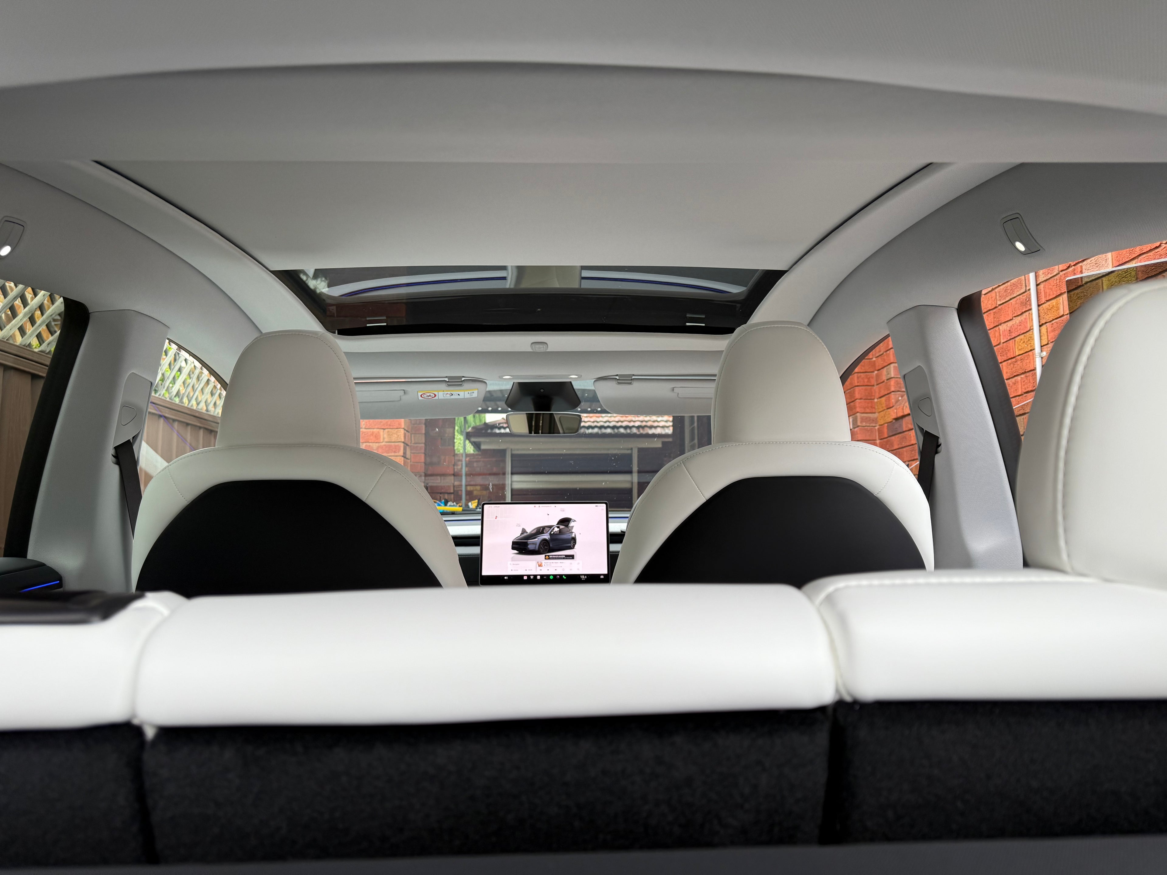 Tesla Model Y/JUNIPER Electric Sunshade